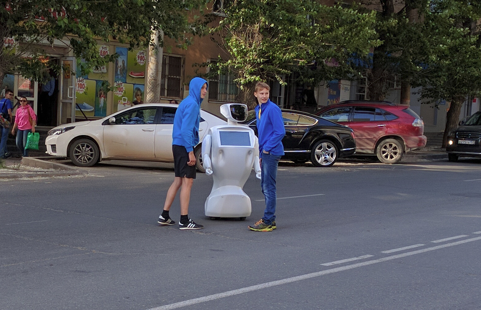 Robot escapes from lab, causes traffic chaos.