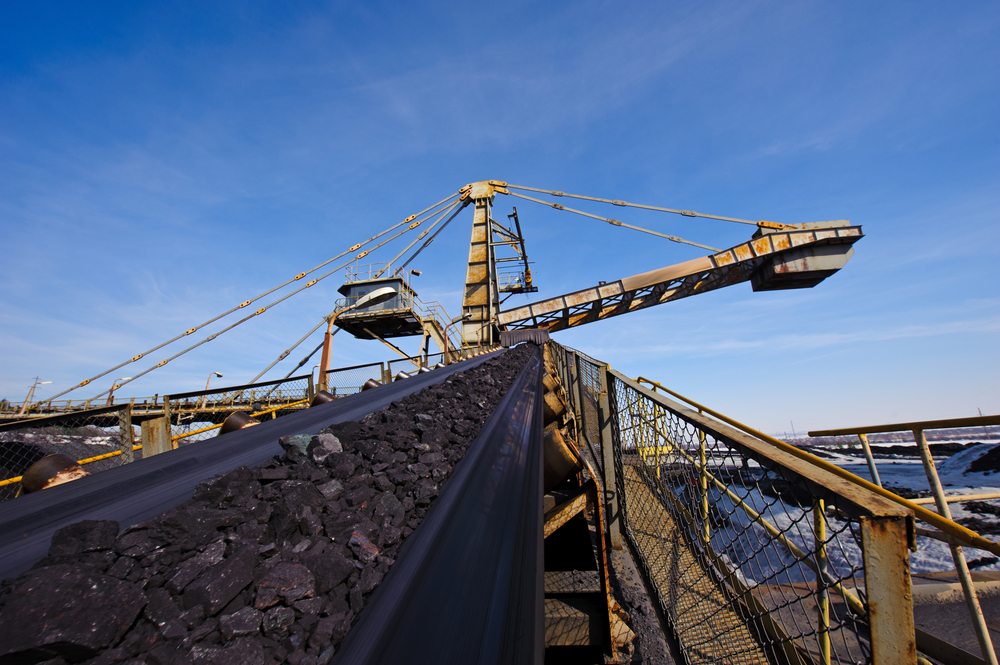 Iron ore price drop would leave Australian miners at risk